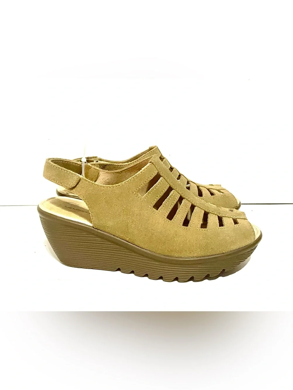 Skechers Memory Foam Women’s 8 Beige Suede Wedge Heels EUC